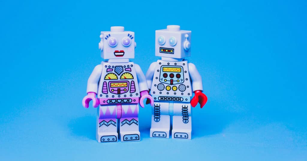 Hva er SEO? Disse to robotene kan ikke svare deg på det.